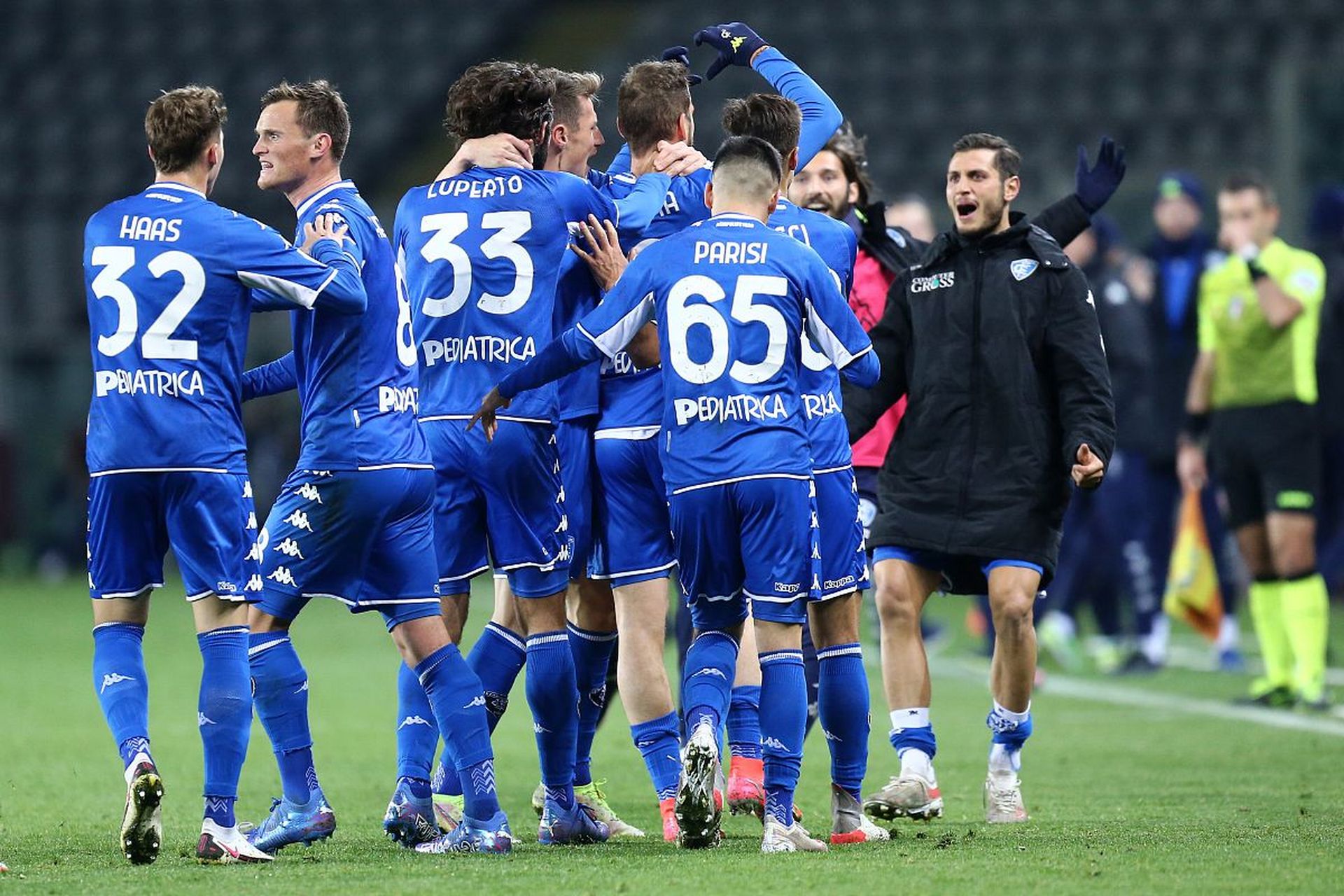 展示了他在 展示了他在